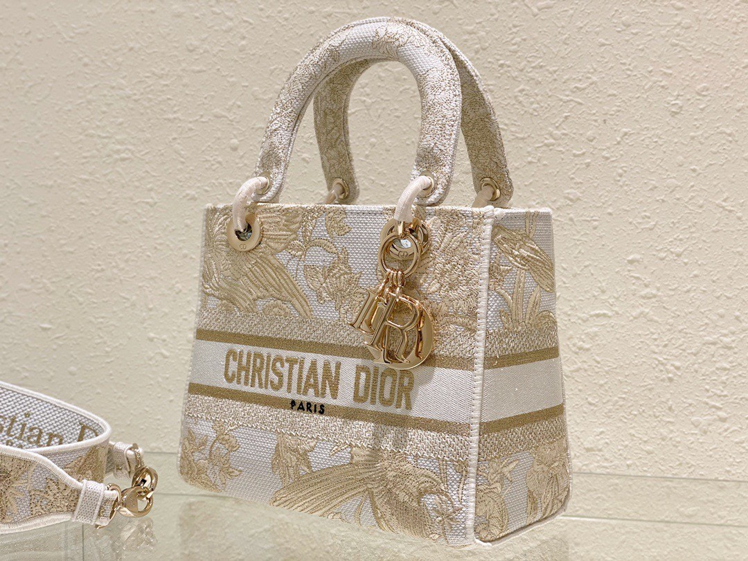 D*or medium lady d-lite bag in gold jardin d