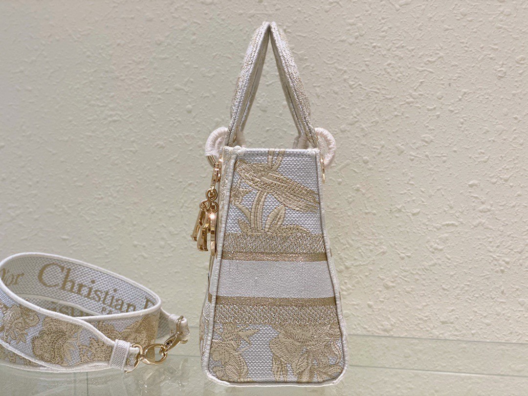 D*or medium lady d-lite bag in gold jardin d