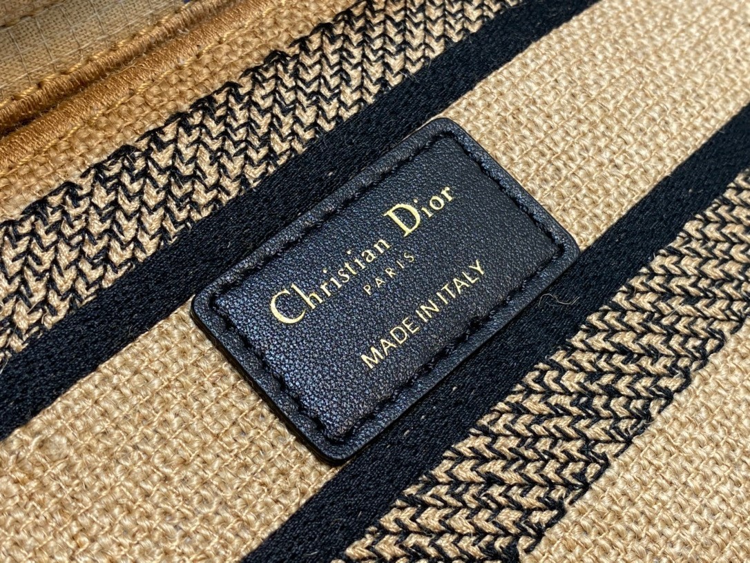 D*or medium lady d-lite bag in beige jute canvas with D*or union motif