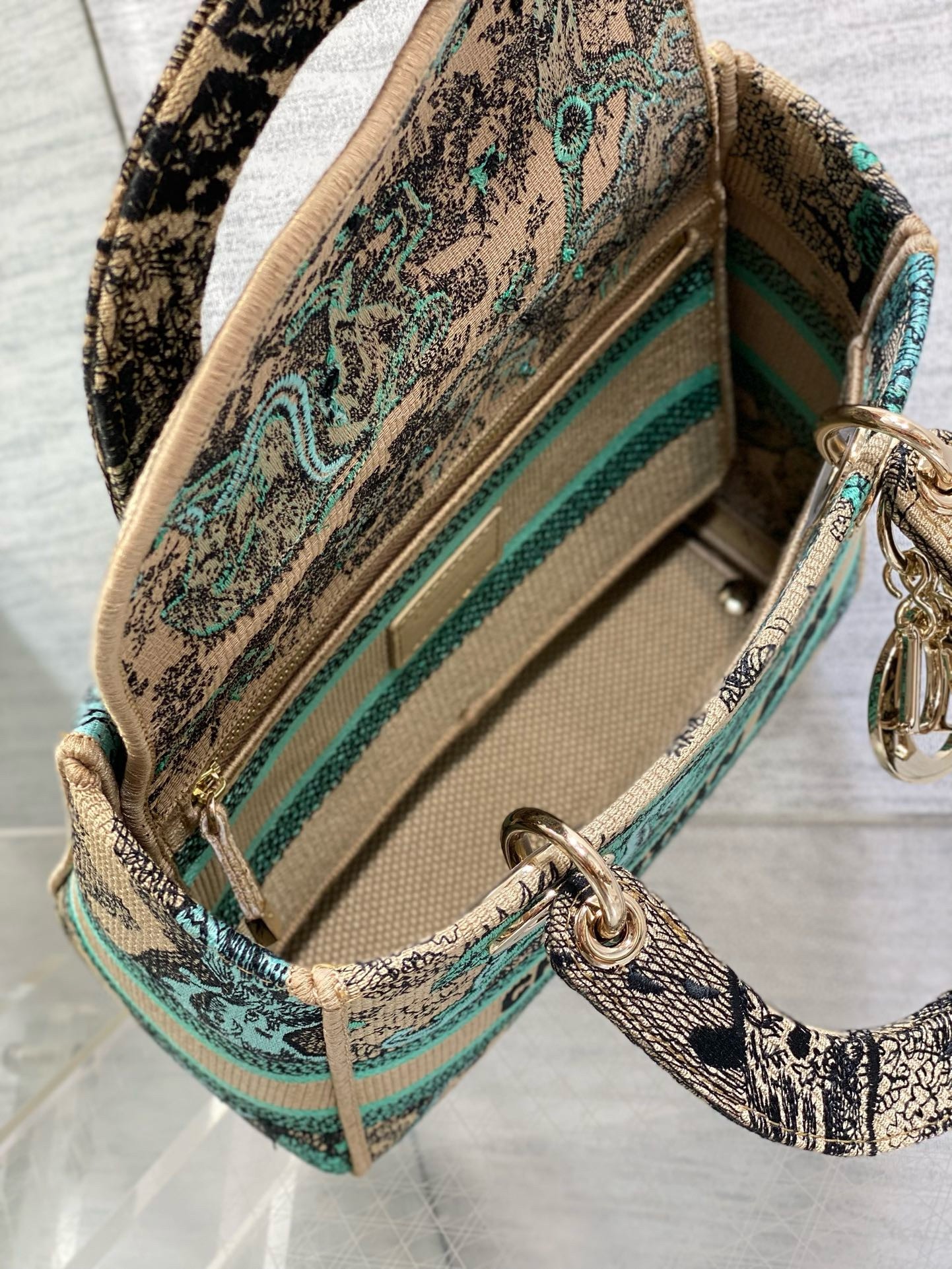 D*or D*oriviera lady d-lite medium bag in raffia with green toile de jouy sauvage embroidery