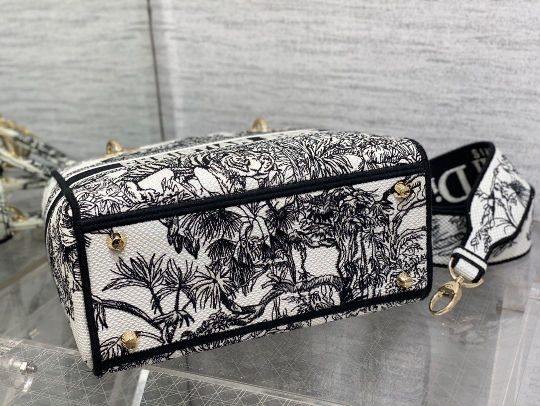 D*or lady d-lite medium bag in white toile de jouy voyage embroidery