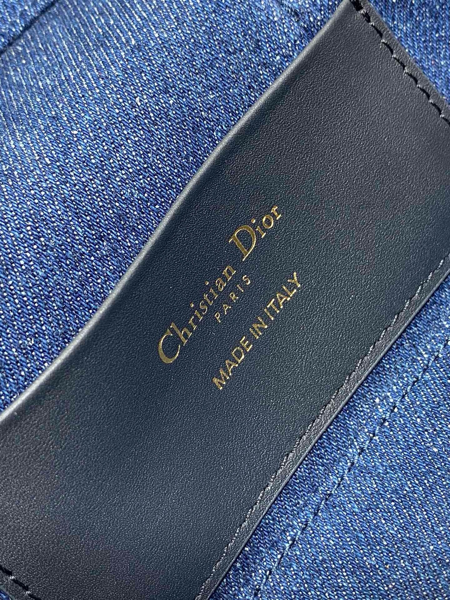 D*or 30 montaigne mini vanity case in blue denim oblique jacquard