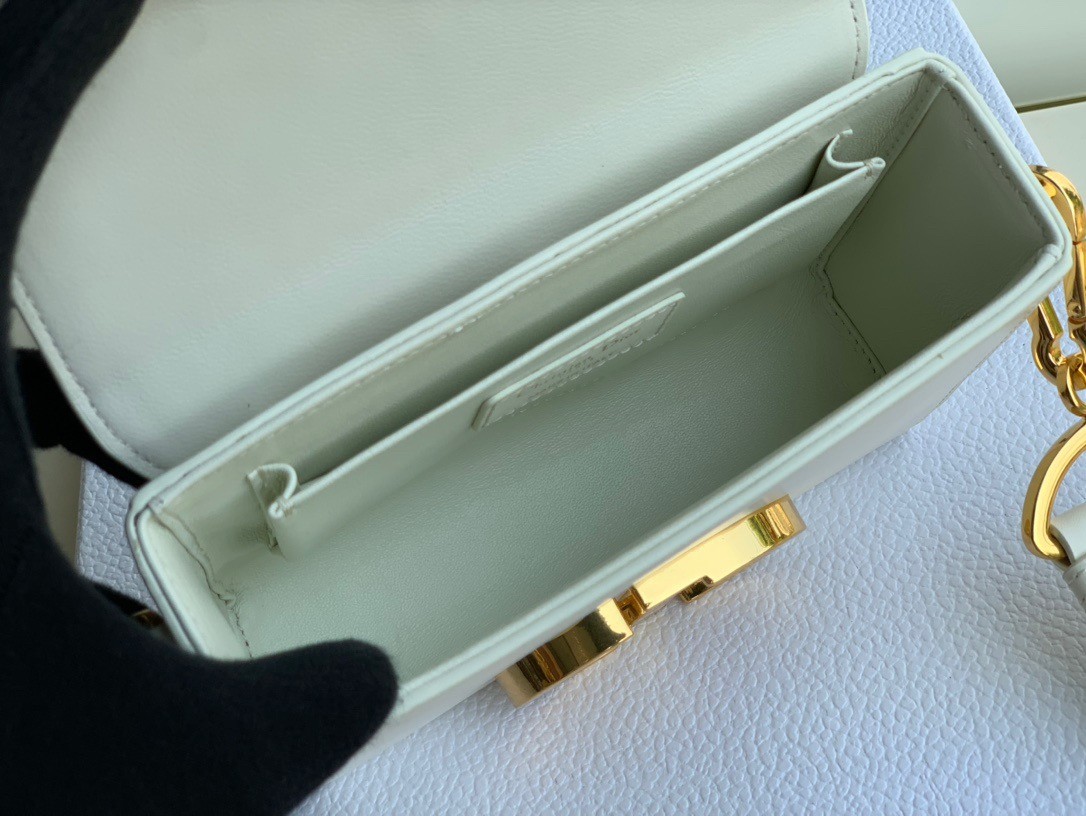 D*or 30 montaigne box bag in white box calfskin