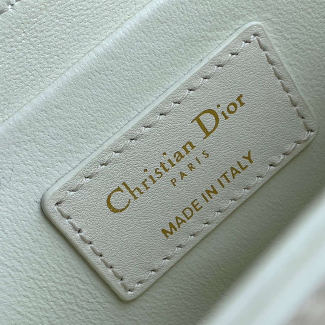 D*or 30 montaigne box bag in white box calfskin