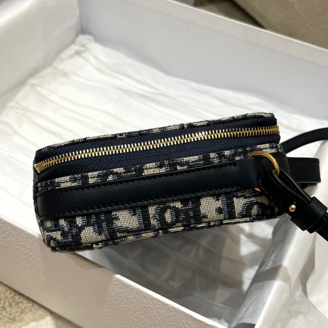 D*or 30 montaigne box bag in blue D*or oblique jacquard