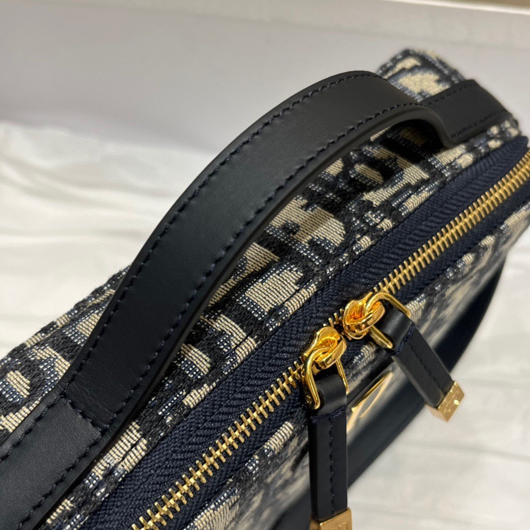 D*or 30 montaigne box bag in blue D*or oblique jacquard