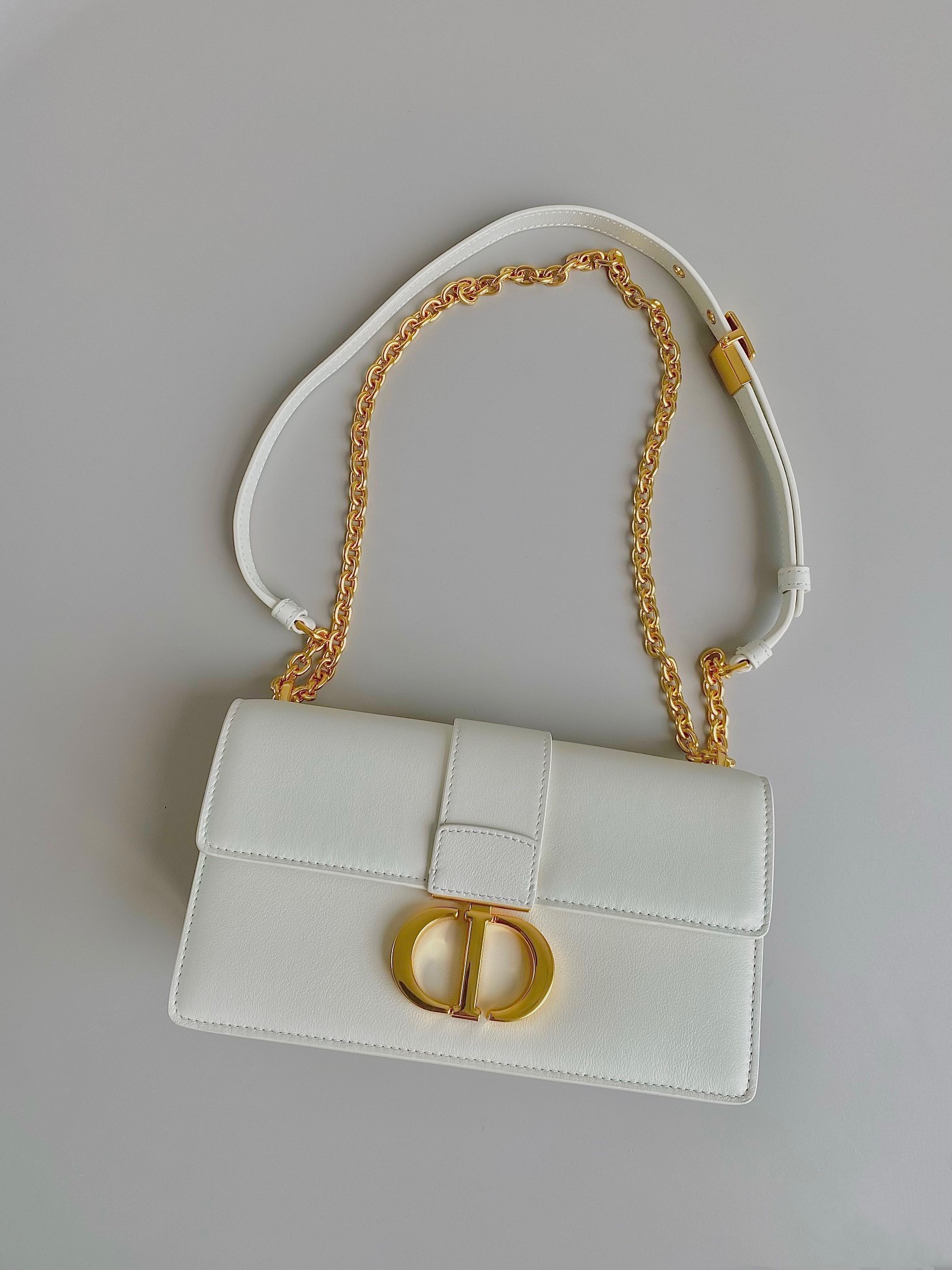 D*or 30 montaigne east-west bag with chain in white calfskin