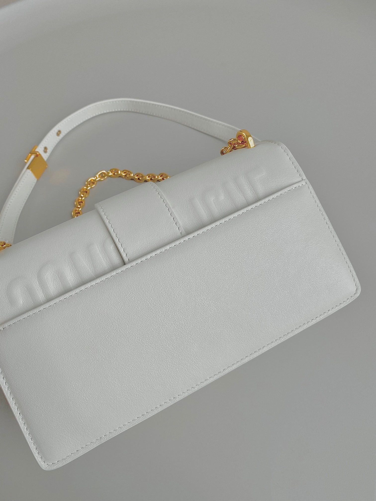 D*or 30 montaigne east-west bag with chain in white calfskin