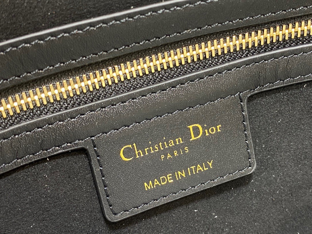 D*or 30 montaigne avenue bag in black box calfskin