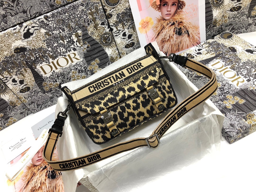 D*or D*orcamp small messenger bag in beige mizza embroidery