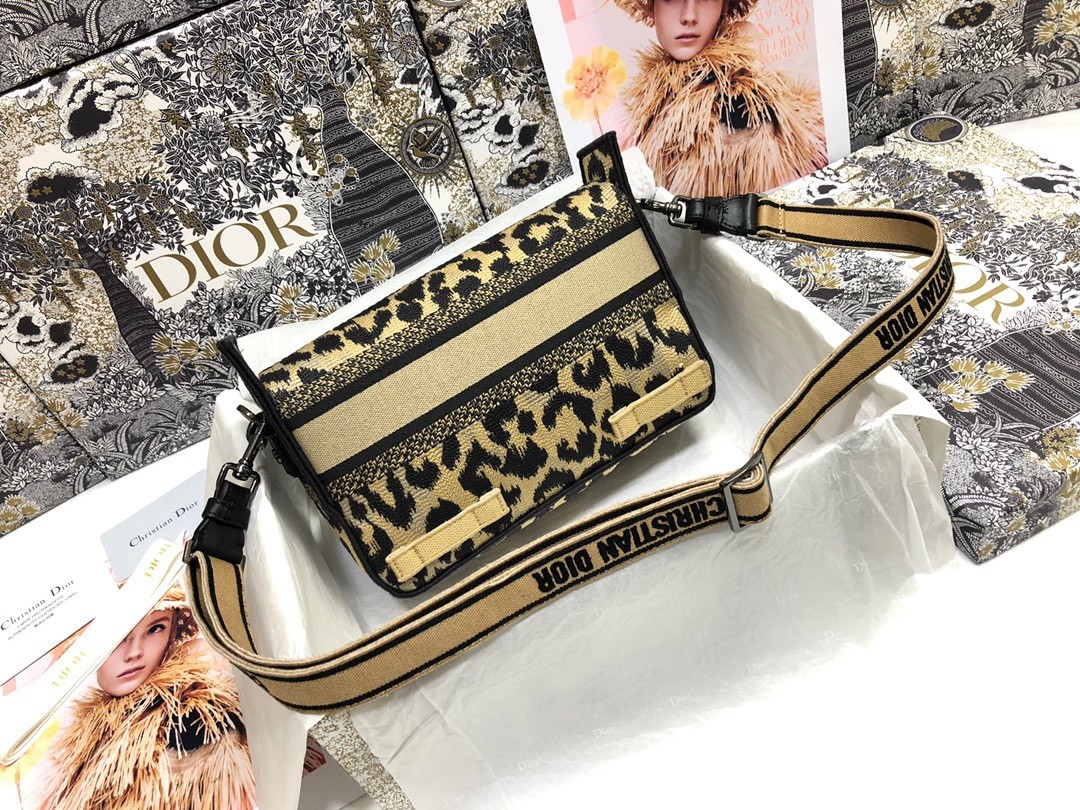 D*or D*orcamp small messenger bag in beige mizza embroidery