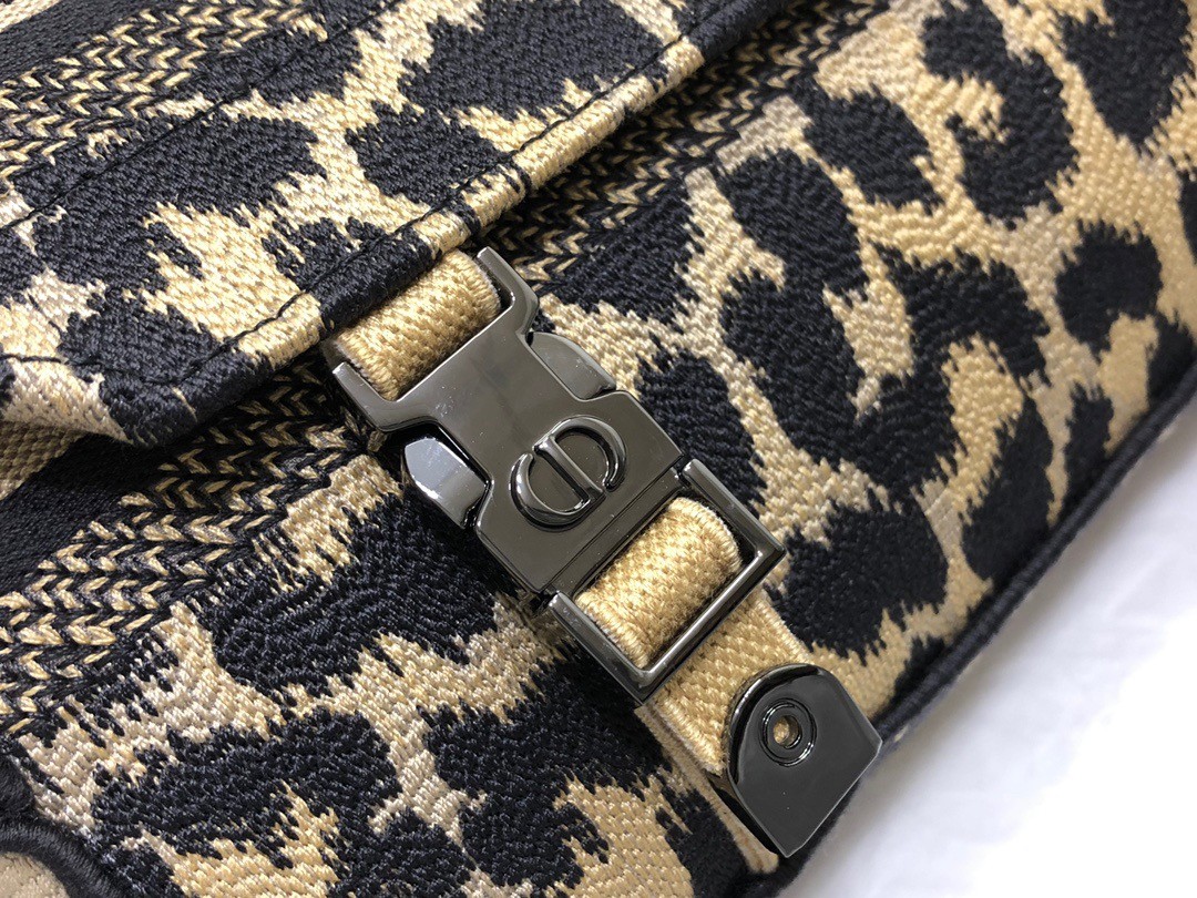 D*or D*orcamp small messenger bag in beige mizza embroidery