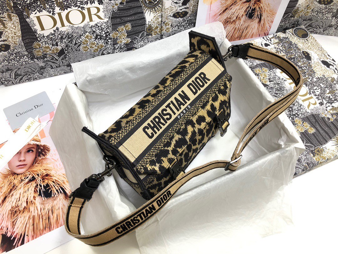 D*or D*orcamp small messenger bag in beige mizza embroidery