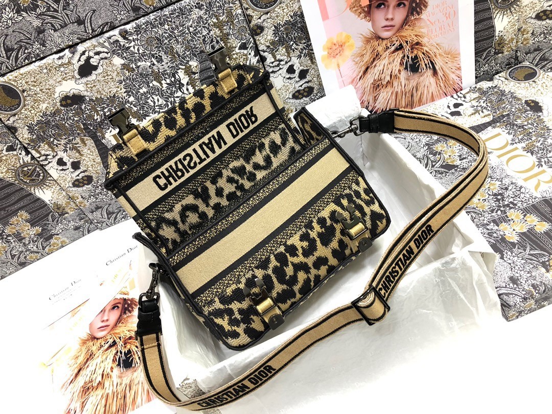 D*or D*orcamp small messenger bag in beige mizza embroidery