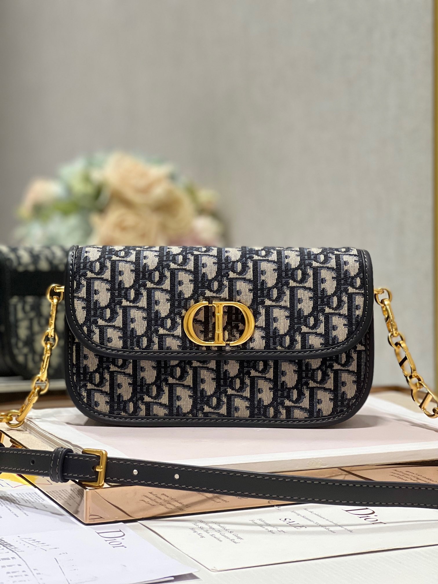D*or 30 montaigne avenue bag in blue D*or oblique jacquard