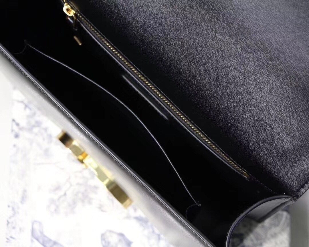 D*or 30 montaigne shoulder bag in black calfskin