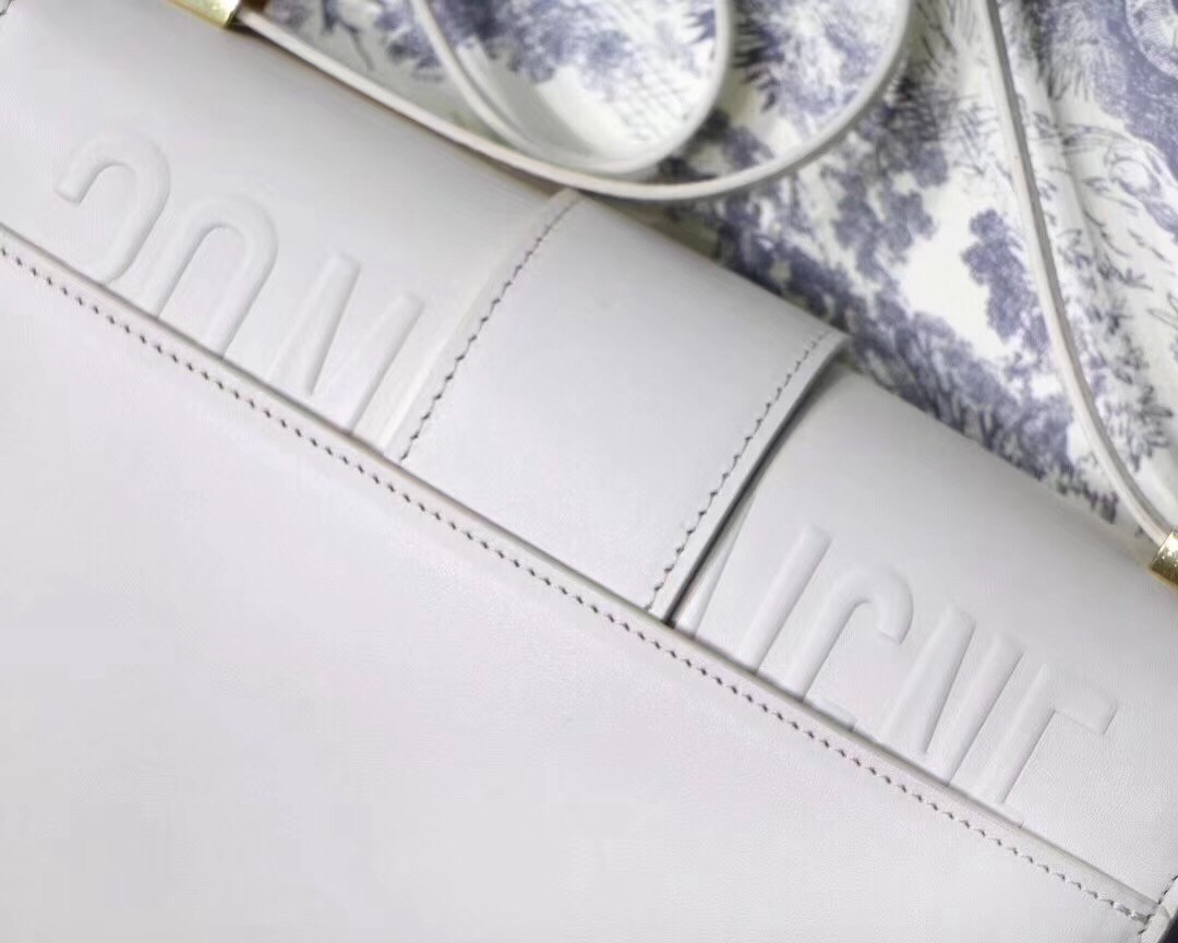 D*or 30 montaigne shoulder bag in white calfskin