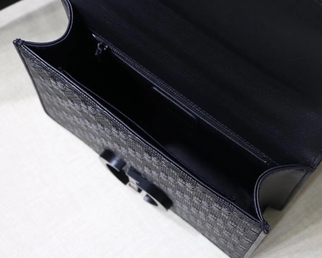 D*or 30 montaigne chain bag in black braided lambskin