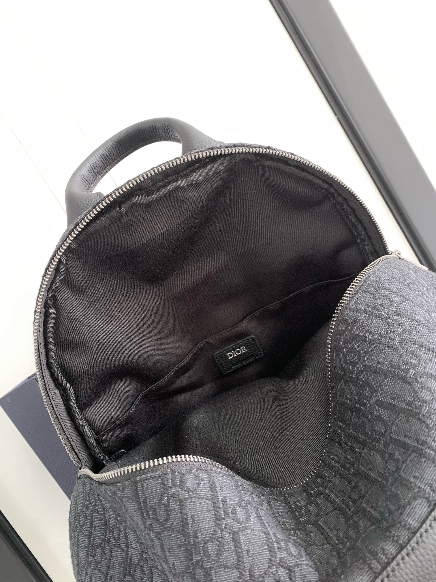 D*or 8 backpack in black D*or oblique jacquard