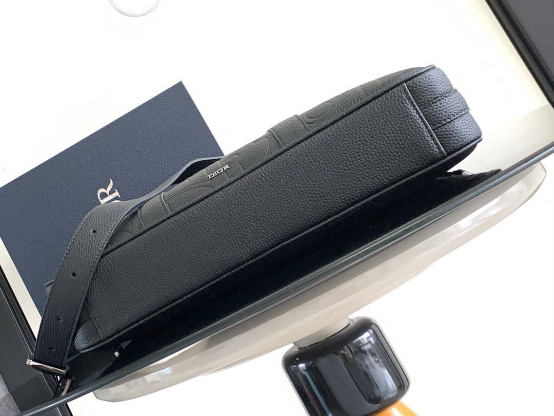 D*or zipped briefcase in black gravity leather