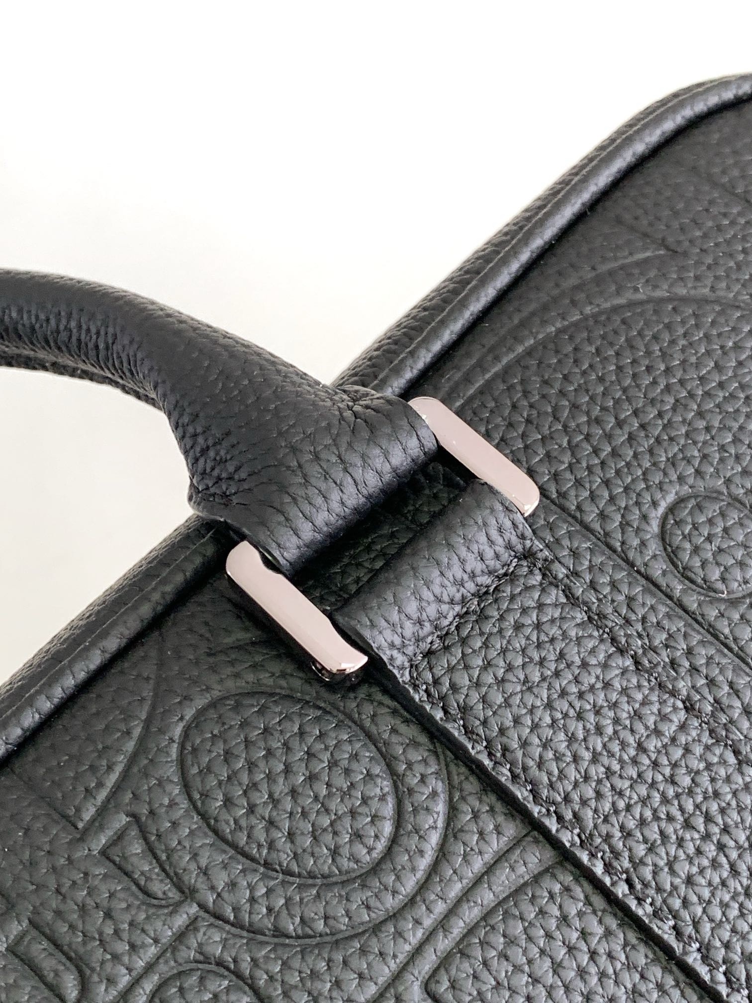 D*or zipped briefcase in black gravity leather