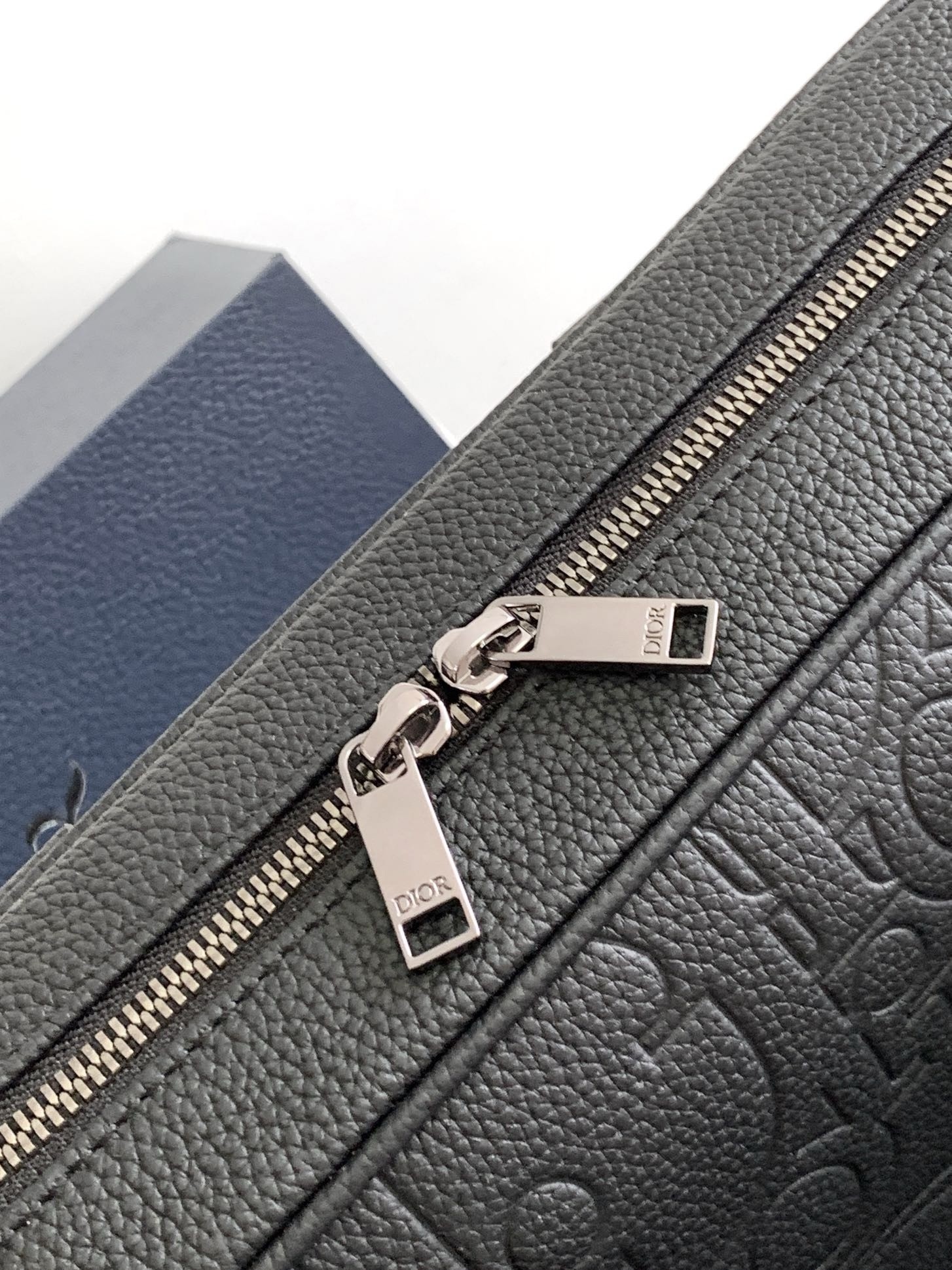 D*or zipped briefcase in black gravity leather
