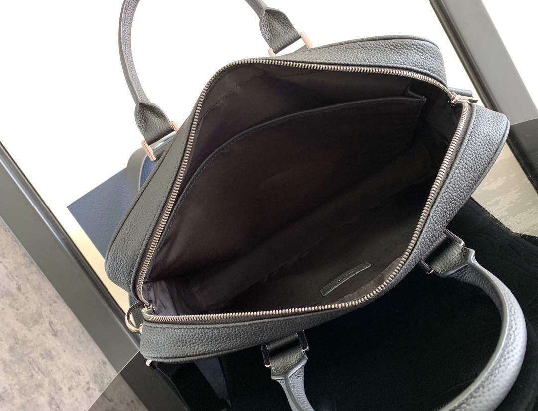 D*or zipped briefcase in black gravity leather