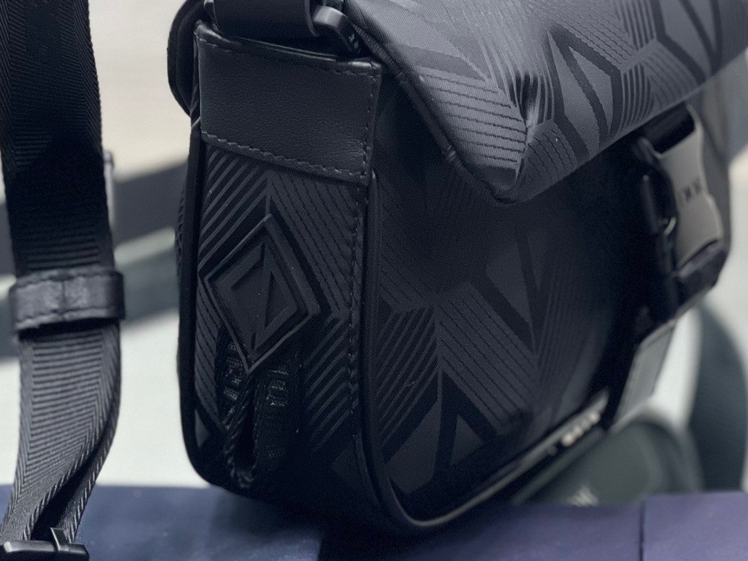 d*or explorer pouch in black cd Di*m*nd mirage ski capsule nylon