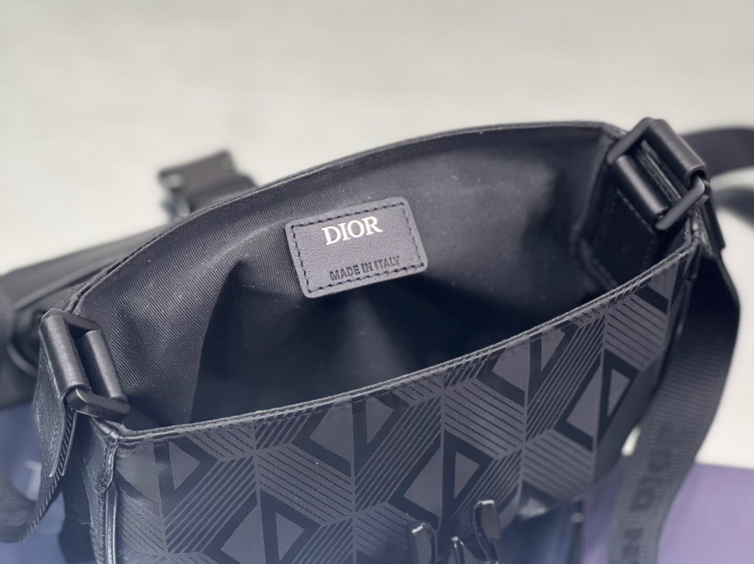 d*or explorer pouch in black cd Di*m*nd mirage ski capsule nylon
