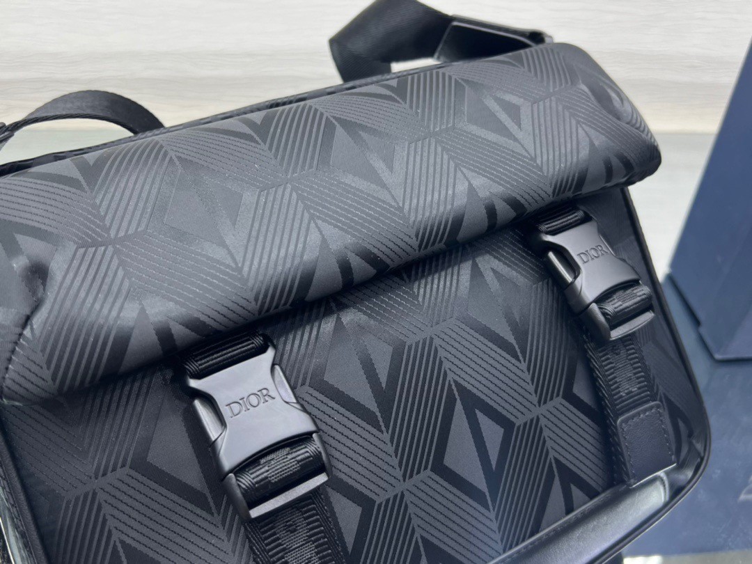 d*or explorer messenger bag in black cd Di*m*nd mirage ski capsule nylon