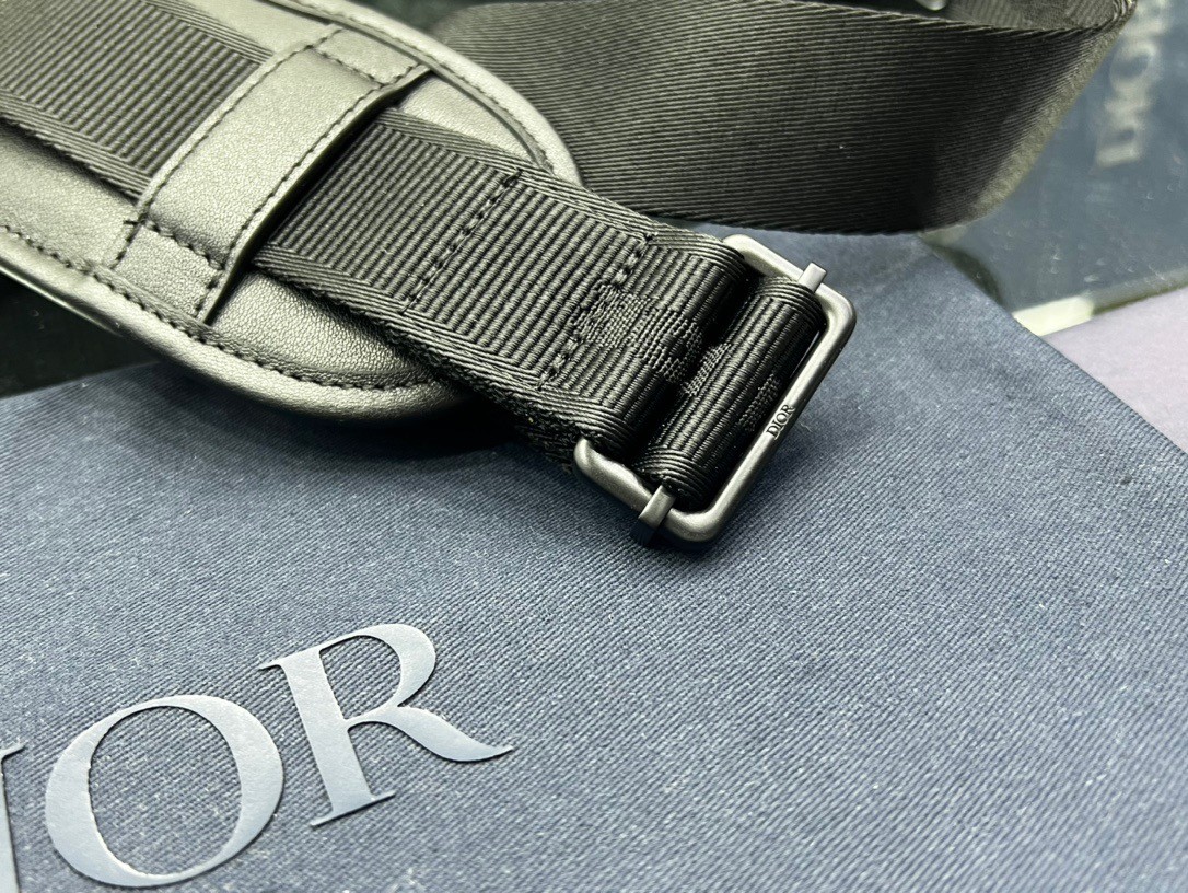 d*or explorer messenger bag in black cd Di*m*nd mirage ski capsule nylon