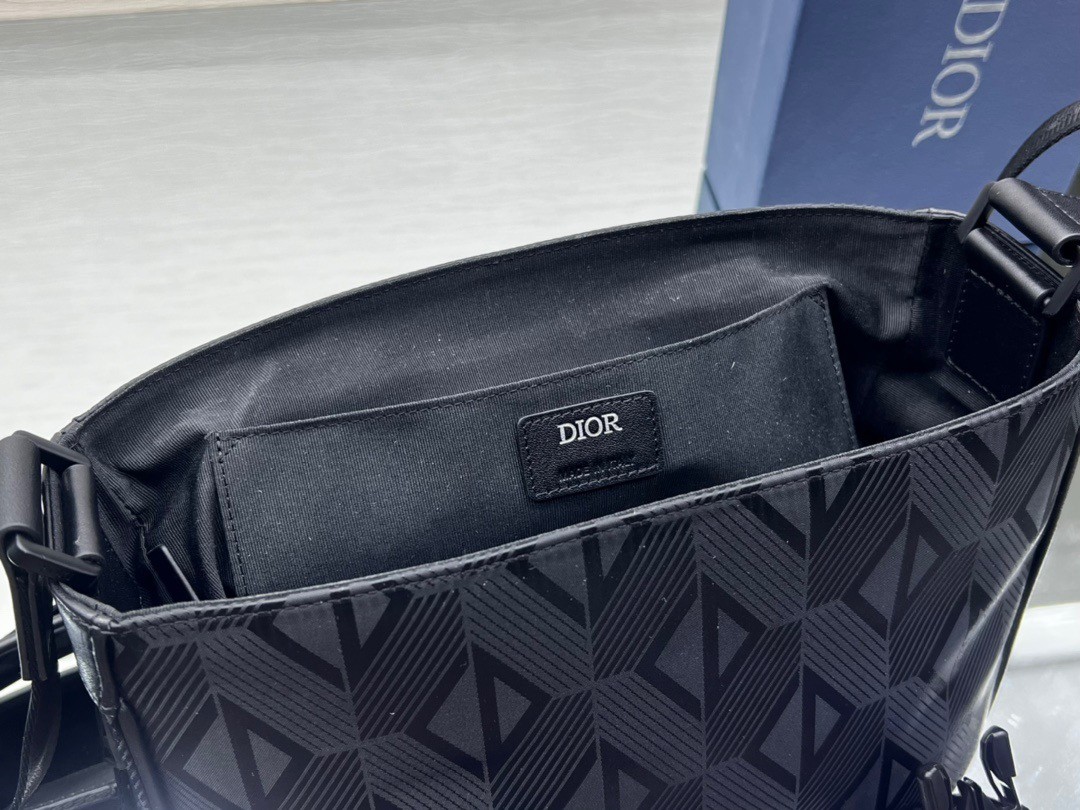d*or explorer messenger bag in black cd Di*m*nd mirage ski capsule nylon