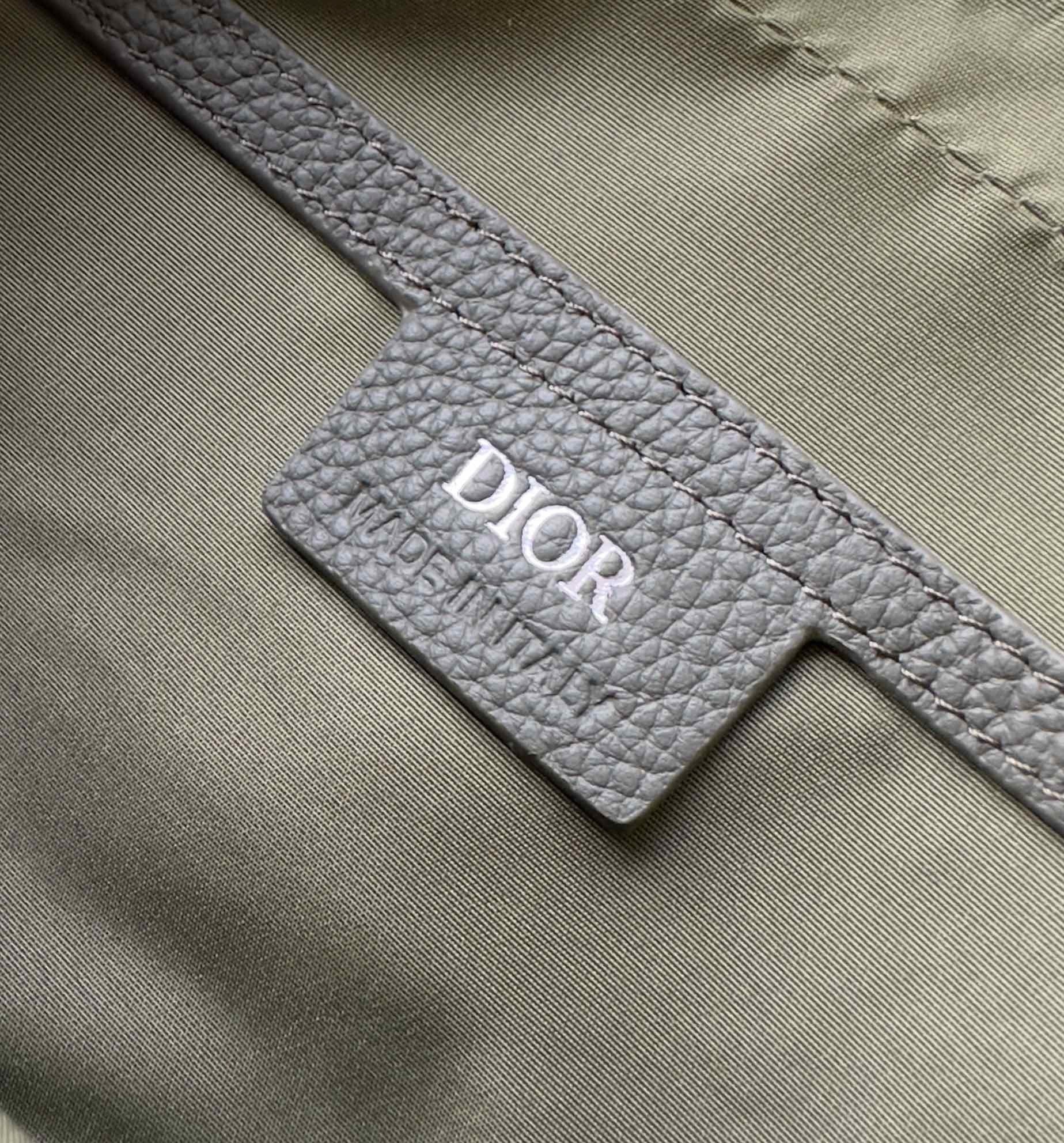 D*or rider 2.0 zipped messenger bag in khaki gravity leather