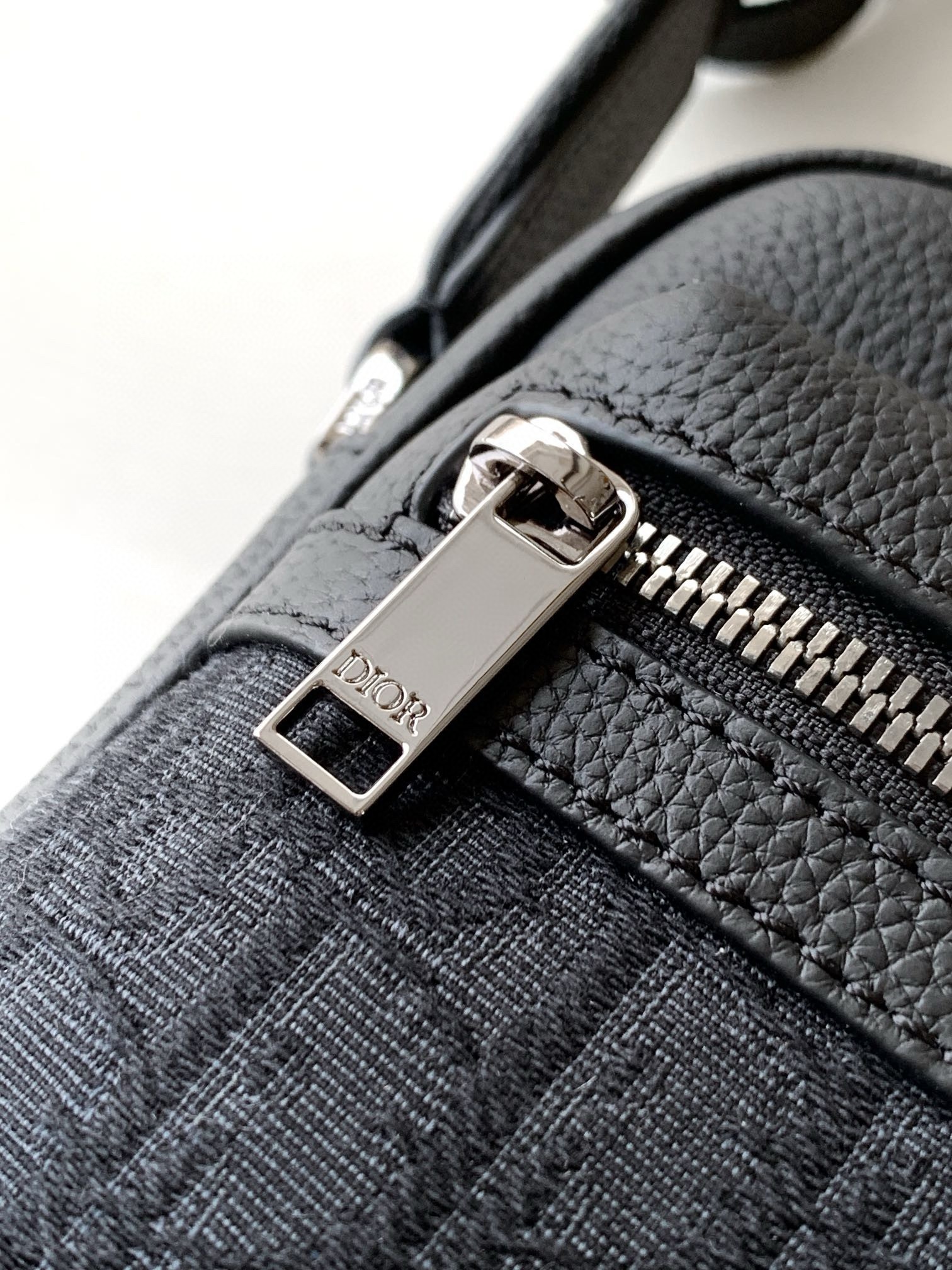 D*or rider 2.0 zipped messenger bag in black oblique with black leather