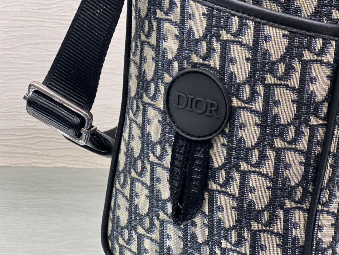 D*or explorer tote bag beige and black D*or oblique jacquard