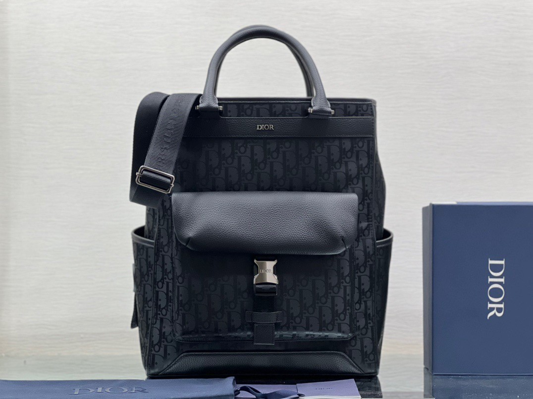 D*or explorer tote bag in black D*or oblique mirage technical fabric