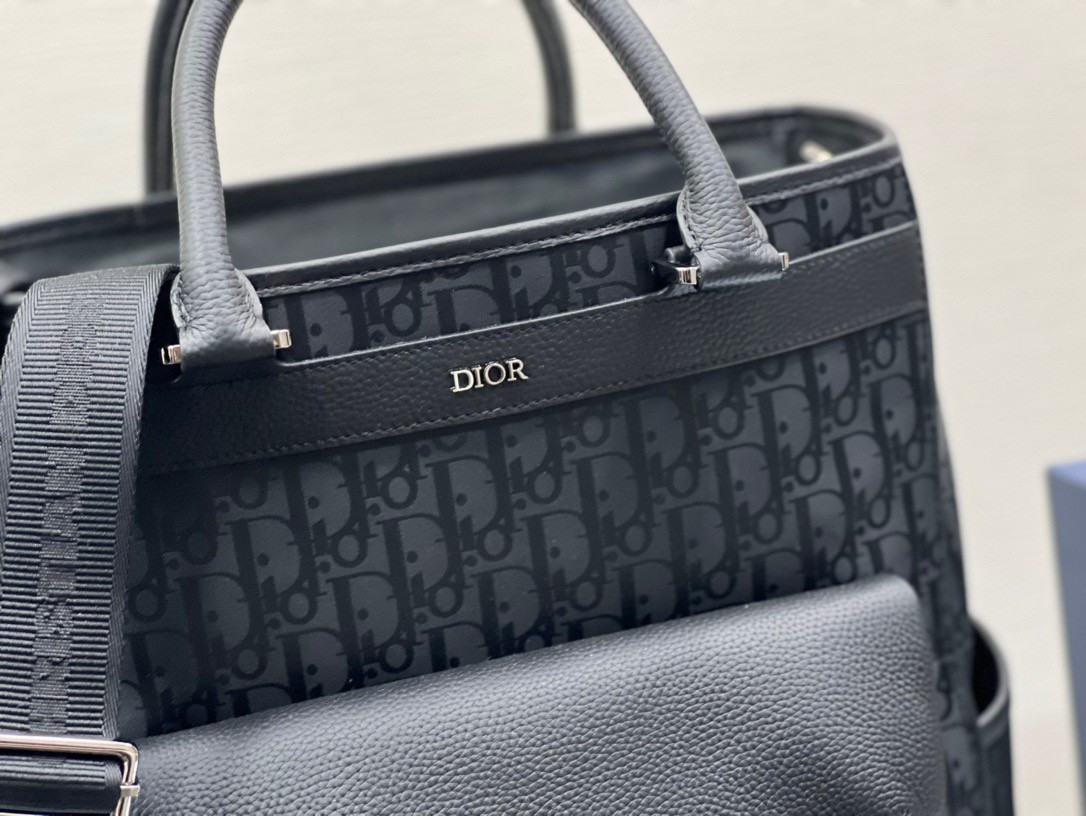 D*or explorer tote bag in black D*or oblique mirage technical fabric