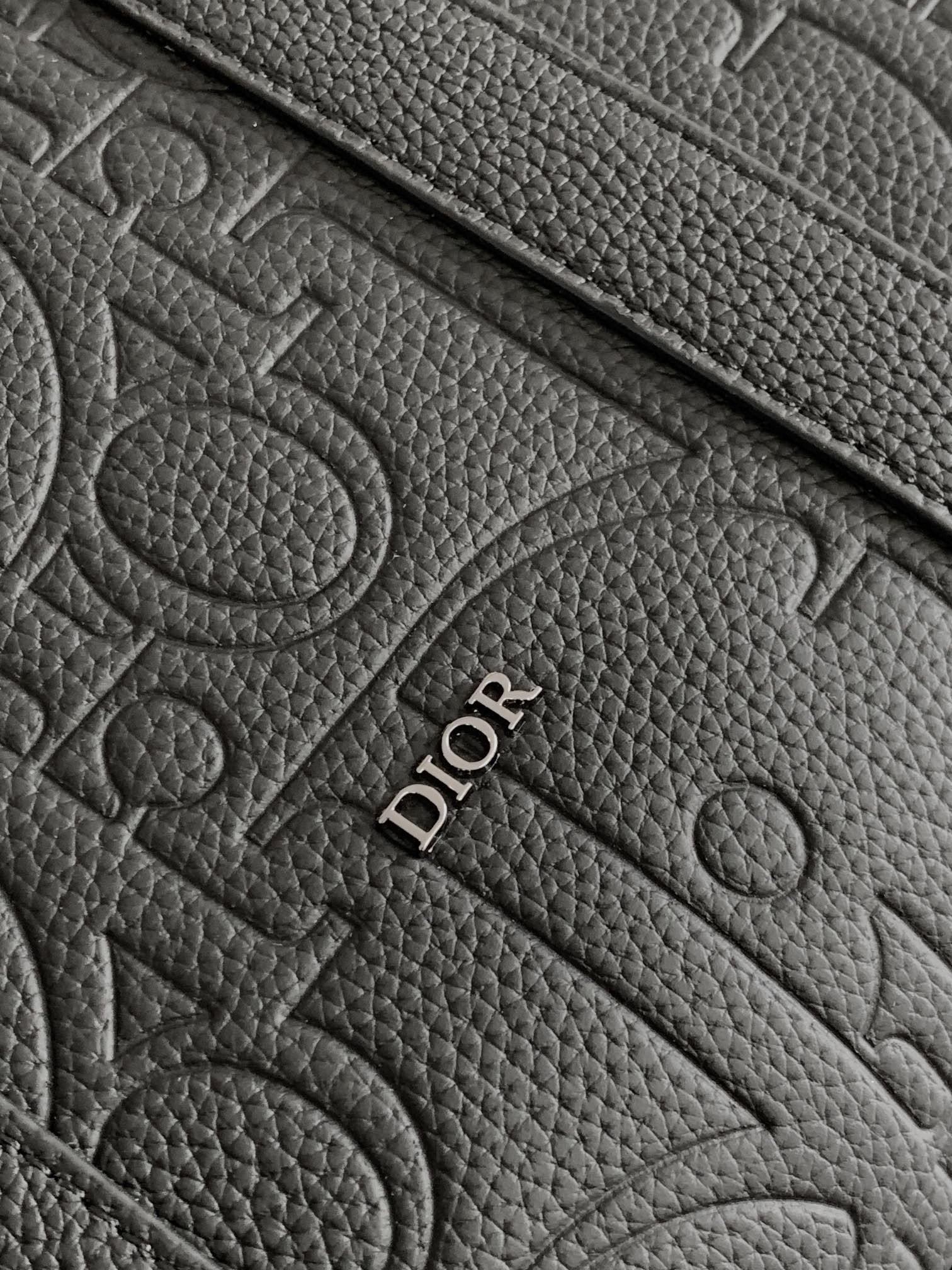D*or weekender 40 bag in black D*or gravity leather