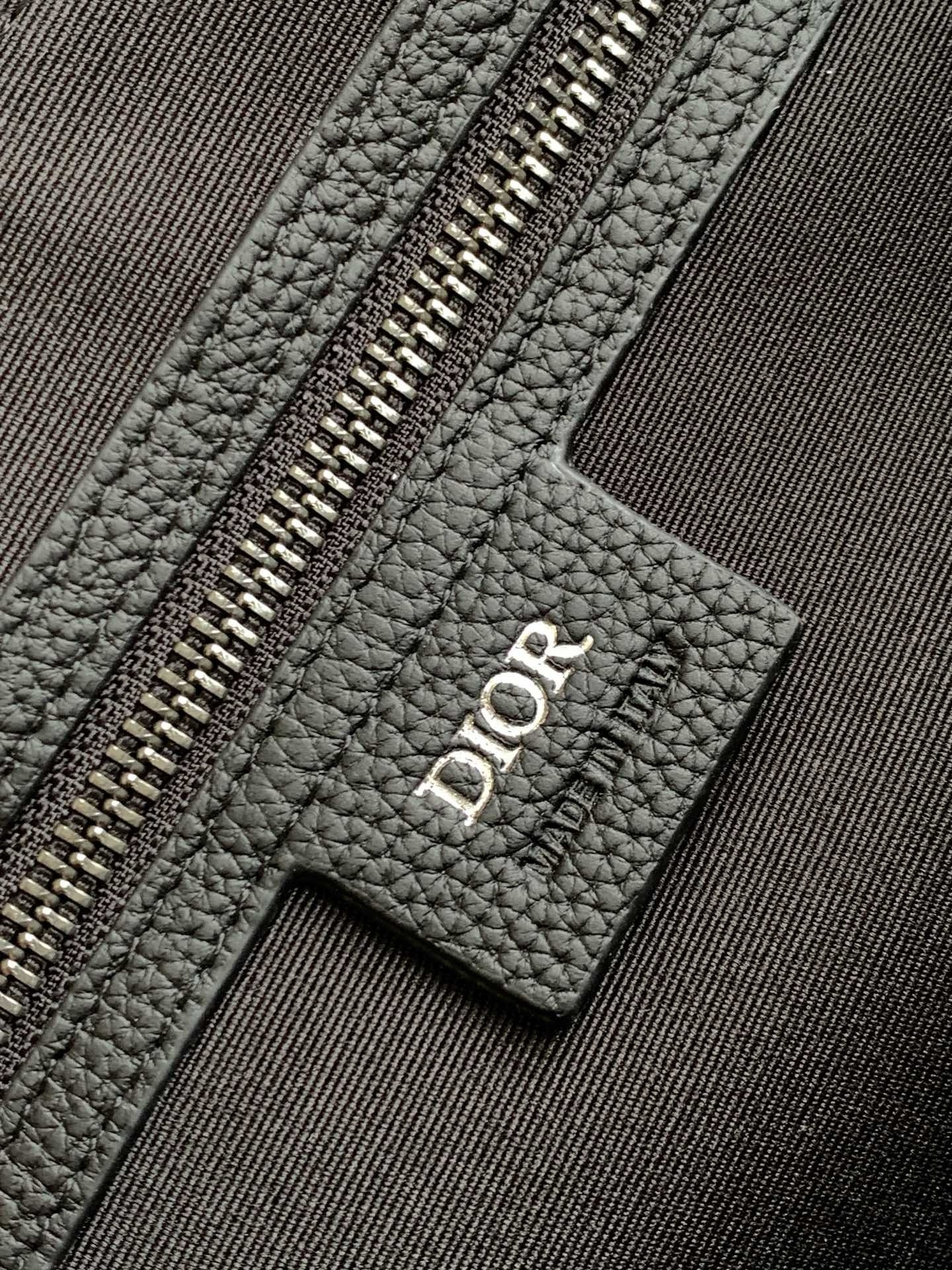 D*or weekender 40 bag in black D*or gravity leather