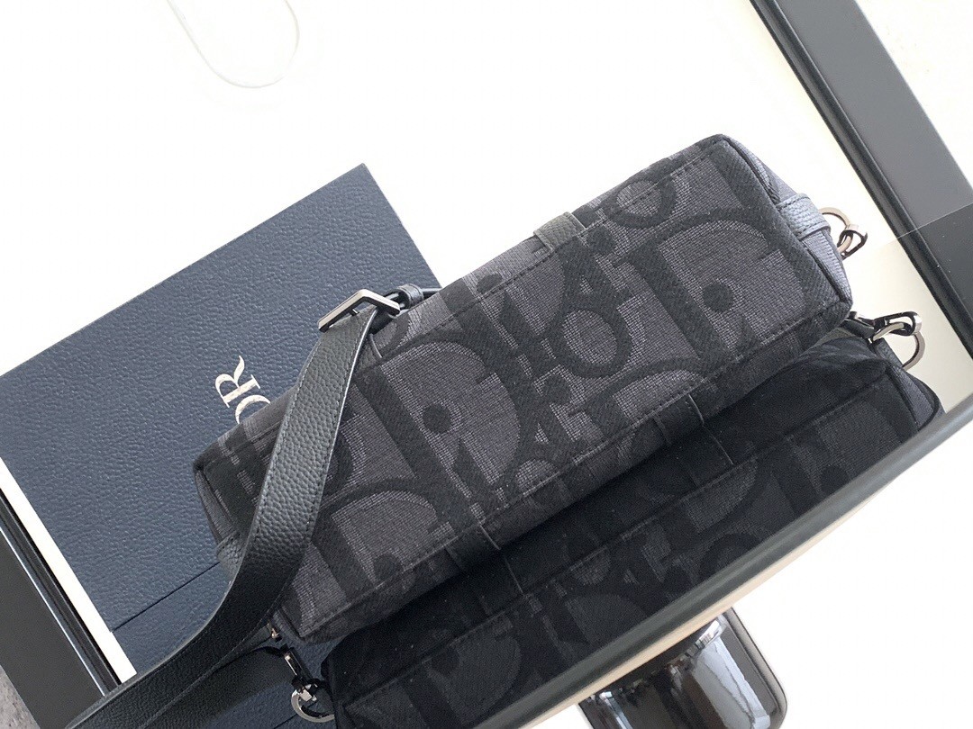 D*or weekender 25 bag in black maxi D*or oblique jacquard