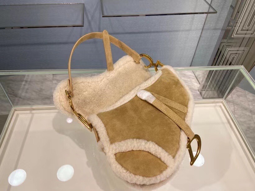 D*or saddle bag in camel shearling