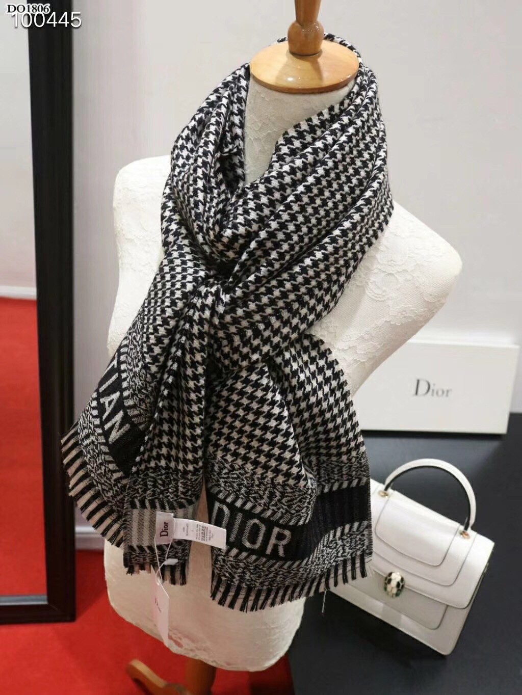 ch**an D*or stole in black/white wool