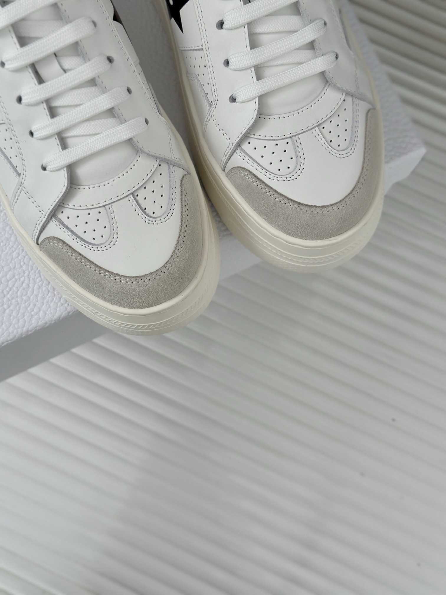 D*or star platform sneakers in white calfskin with black star