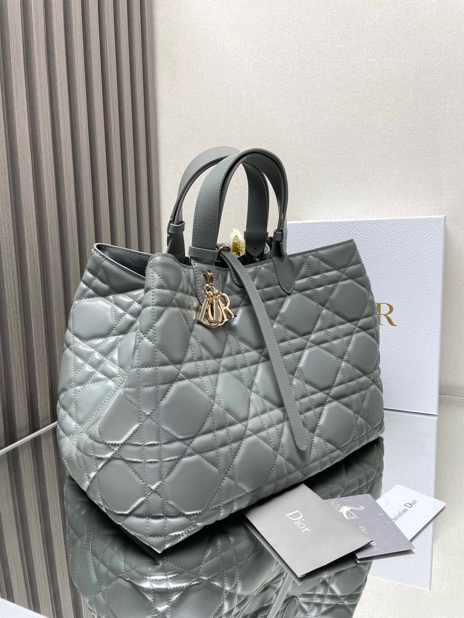 D*or toujours large bag in grey macrocannage calfskin