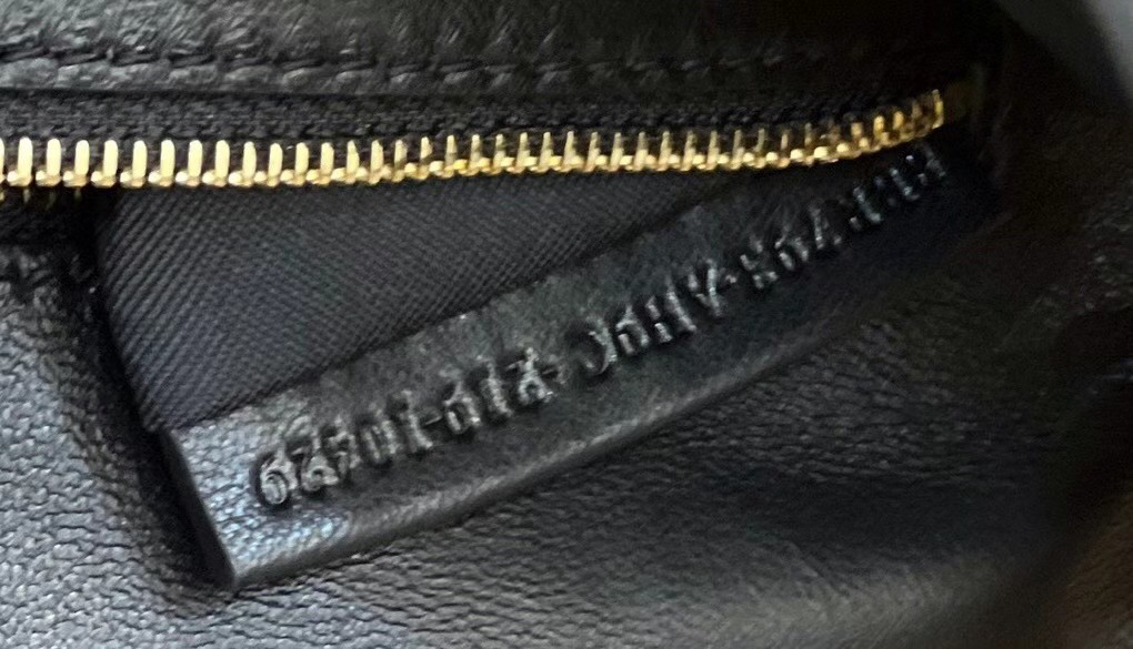 F**di baguette chain midi bag in black nappa leather