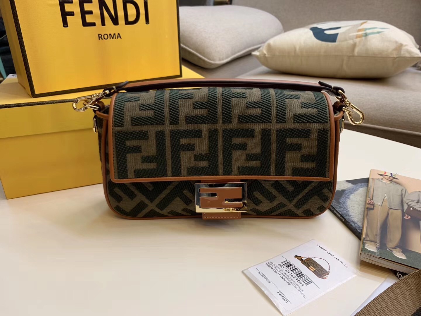f**di baguette medium bag in green De*1m