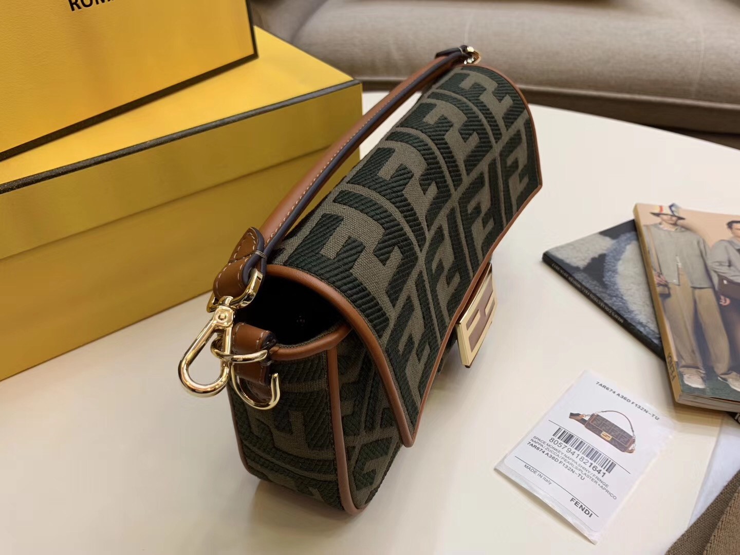 f**di baguette medium bag in green De*1m