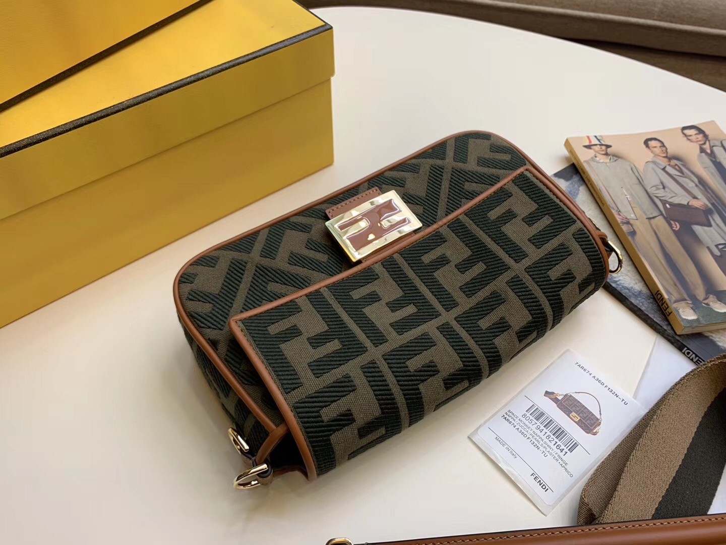 f**di baguette medium bag in green De*1m