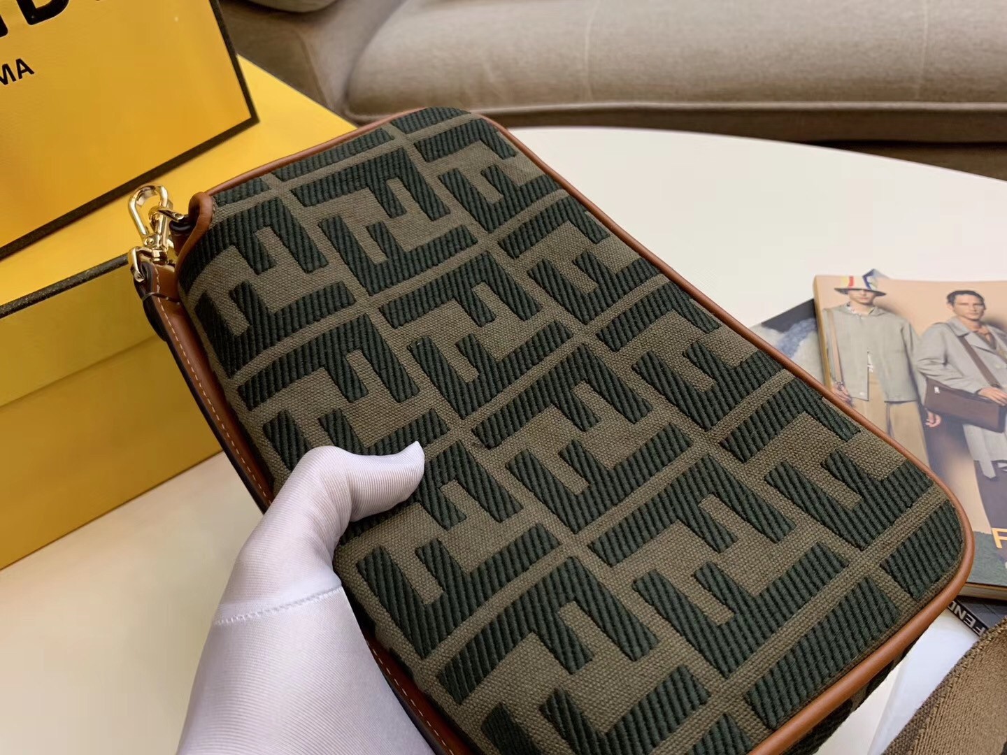 f**di baguette medium bag in green De*1m