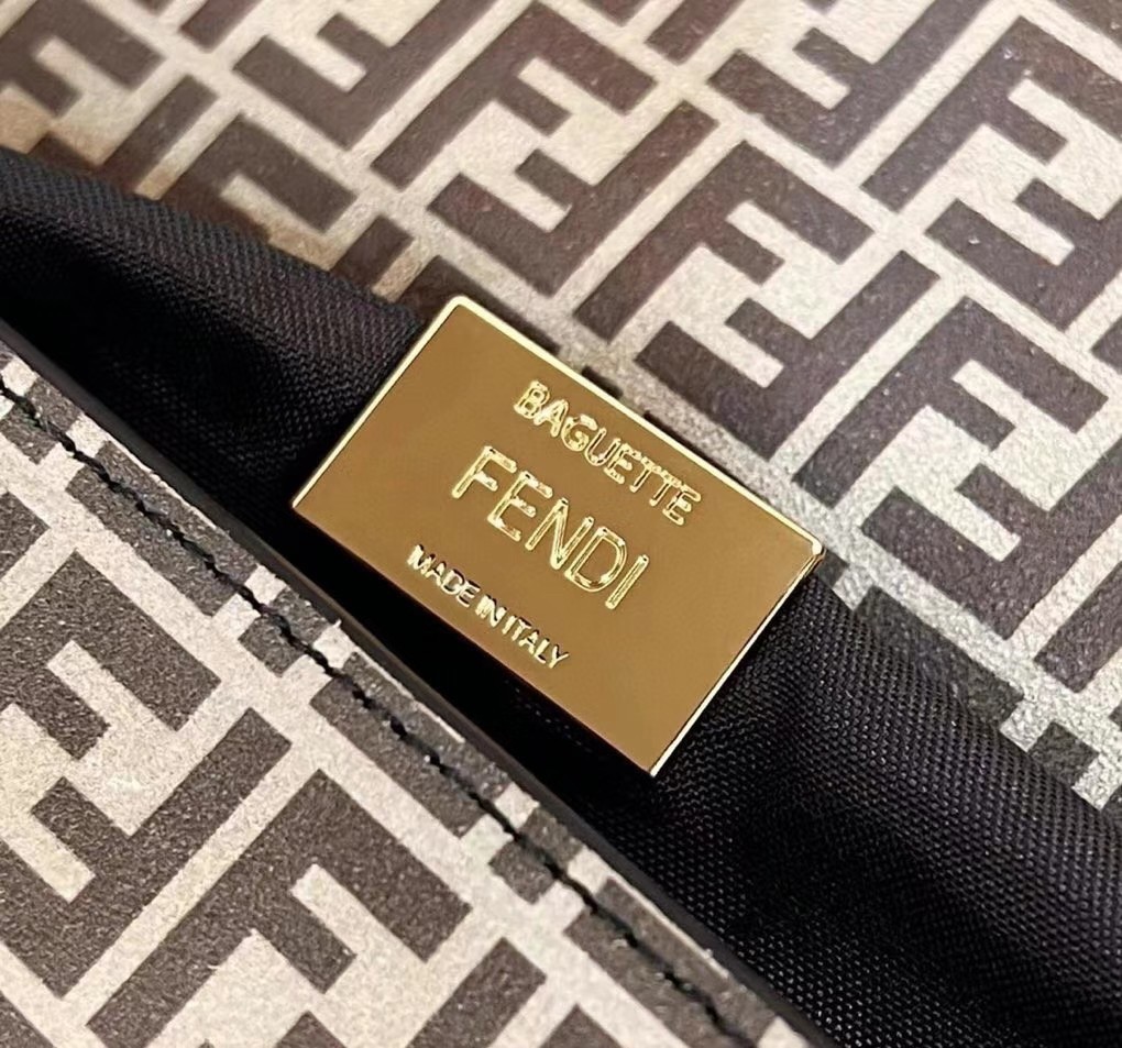 F**di medium baguette 1997 bag in beige split leather